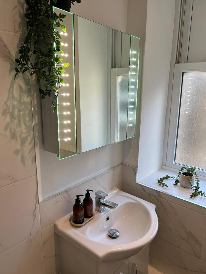 Peaceful & Stylish Brighton Studio Apartment Ngoại thất bức ảnh